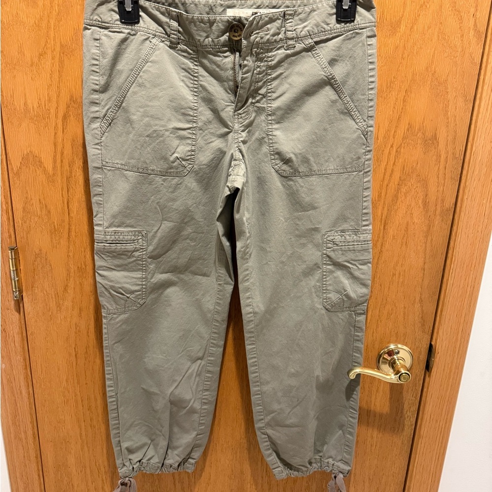 DKNY Women's Sage Green Capris